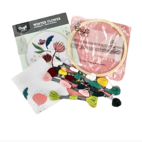 💖💖  NIB Craft Crush Winter Flower Embroidery Kit Stitching Needle Canvas - Picture 2 of 4